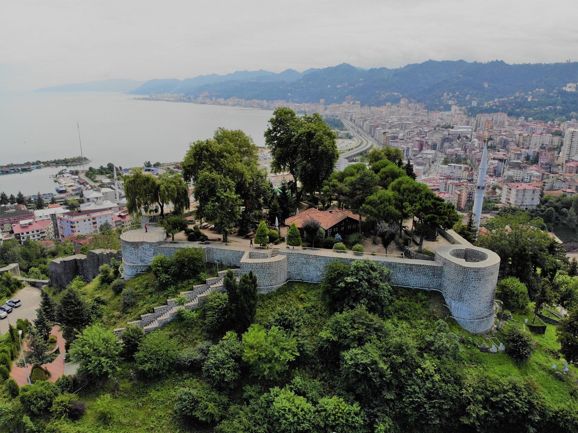 الاستقبال والتوجه إلى الفندق