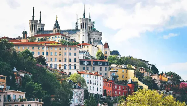 باريس - بورغوندي - بون - ليون ( الثلاثاء )