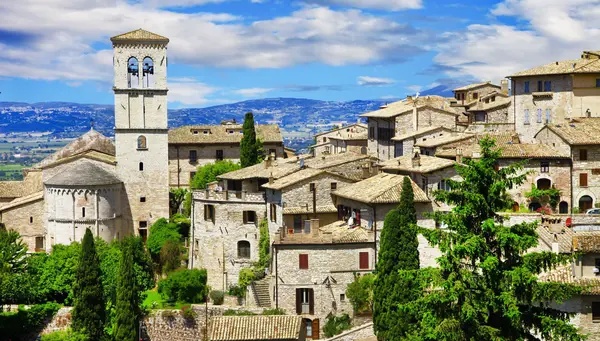 الأحد. بيروجيا – أسيسي – روما